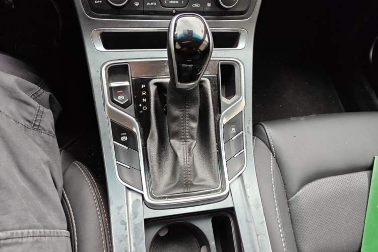 Used Geely Auto Emgrand 2018 1.5L CVT Upward Connect Edition Gear Lever
