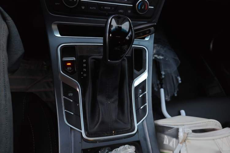 Used Geely Auto Emgrand 2018 1.5L CVT Upward Connect Edition Gear Lever