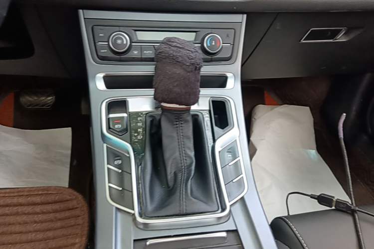 Used Geely Auto Emgrand 2018 1.5L CVT Upward Connect Edition Gear Lever