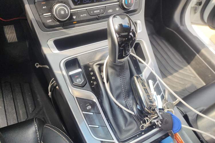 Used Geely Auto Emgrand 2018 1.5L CVT Upward Connect Edition Gear Lever