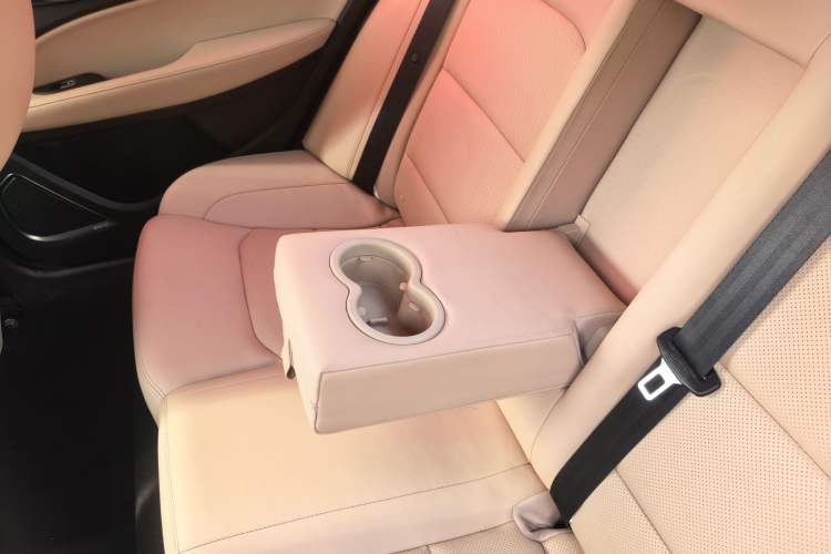 Used Geely Auto Emgrand 2018 1.5L Manual Luxury Model Interior 1