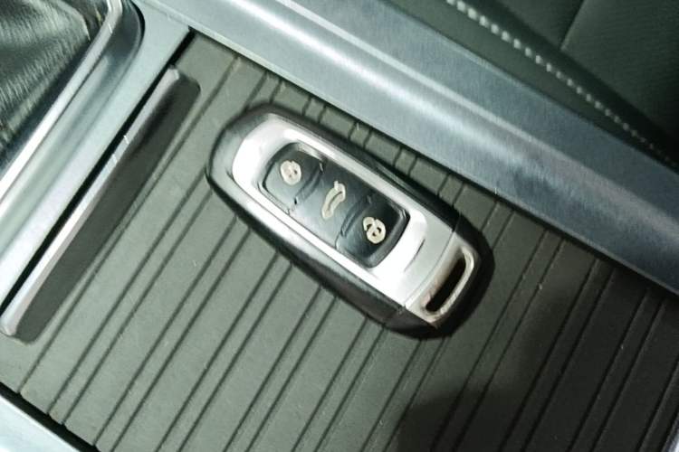 Used Geely Auto Emgrand 2018 1.5L CVT Upward Connect Edition Interior 1