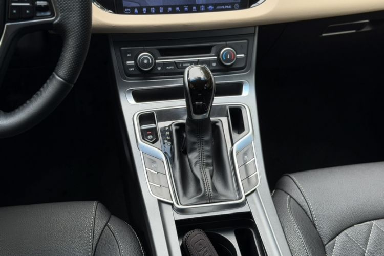 Used Geely Auto Emgrand 2018 1.5L CVT Luxury Model Interior 12