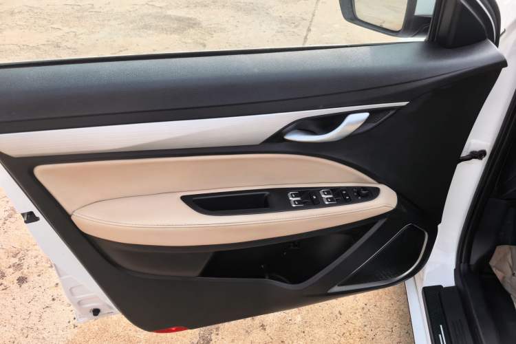 Used Geely Auto Emgrand 2018 1.5L Manual Luxury Model Interior 2