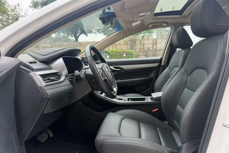 Used Geely Auto Emgrand 2018 1.5L CVT Upward Connect Edition Interior 2