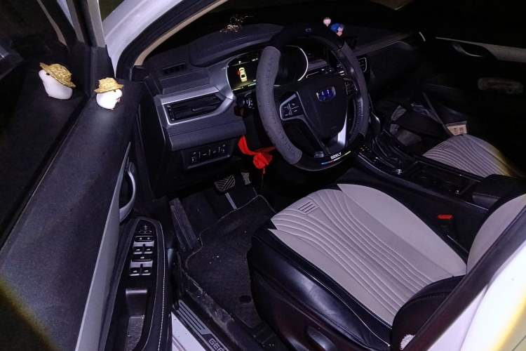 Used Geely Auto Emgrand 2018 1.5L CVT Upward Connect Edition Interior 3