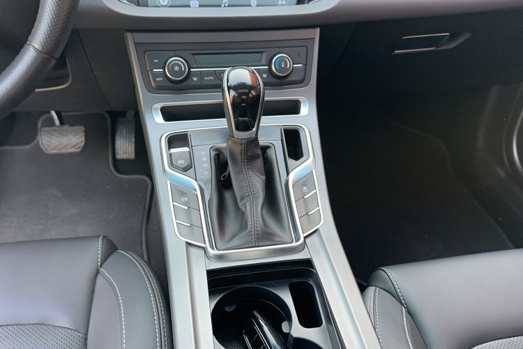 Used Geely Auto Emgrand 2018 1.5L CVT Upward Connect Edition Interior 3