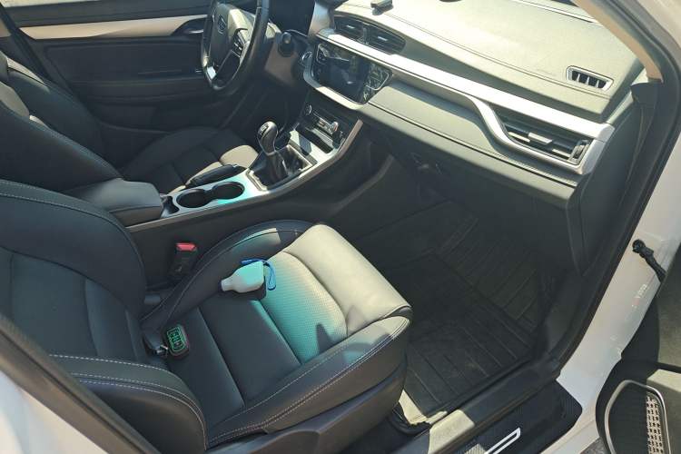 Used Geely Auto Emgrand 2018 1.5L Manual Upward Connect Edition Interior 4
