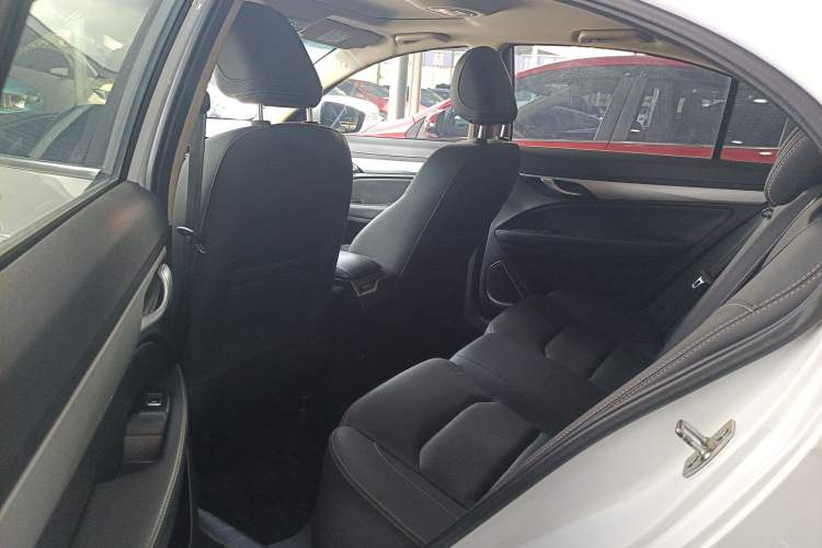 Used Geely Auto Emgrand 2018 1.5L CVT Upward Connect Edition Interior 4