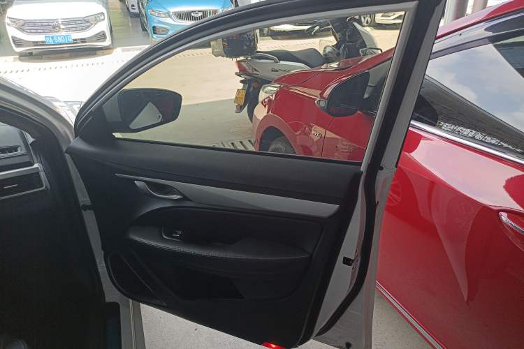 Used Geely Auto Emgrand 2018 1.5L CVT Upward Connect Edition Interior 5