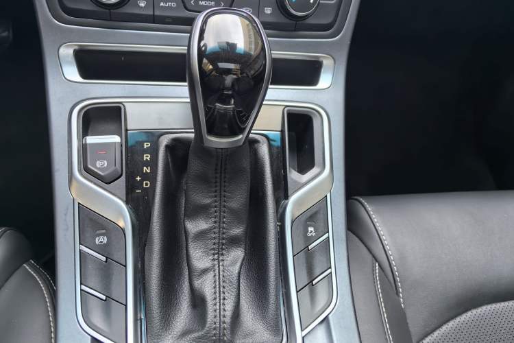 Used Geely Auto Emgrand 2018 1.5L CVT Upward Connect Edition Interior 6