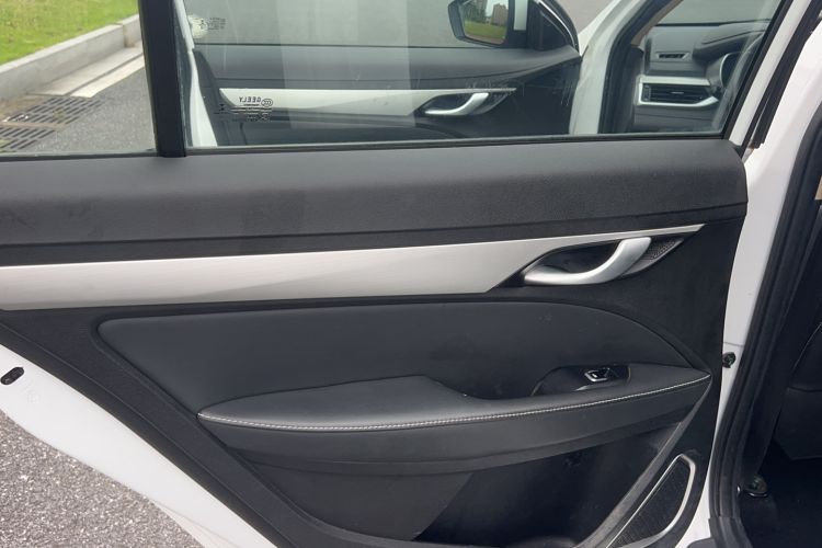 Used Geely Auto Emgrand 2018 1.5L CVT Upward Connect Edition Interior 6