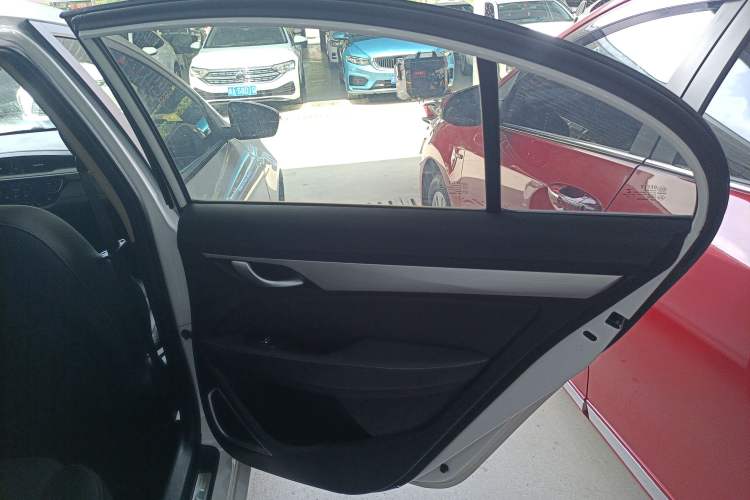 Used Geely Auto Emgrand 2018 1.5L CVT Upward Connect Edition Interior 6