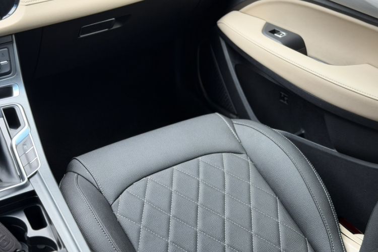 Used Geely Auto Emgrand 2018 1.5L CVT Luxury Model Interior 6