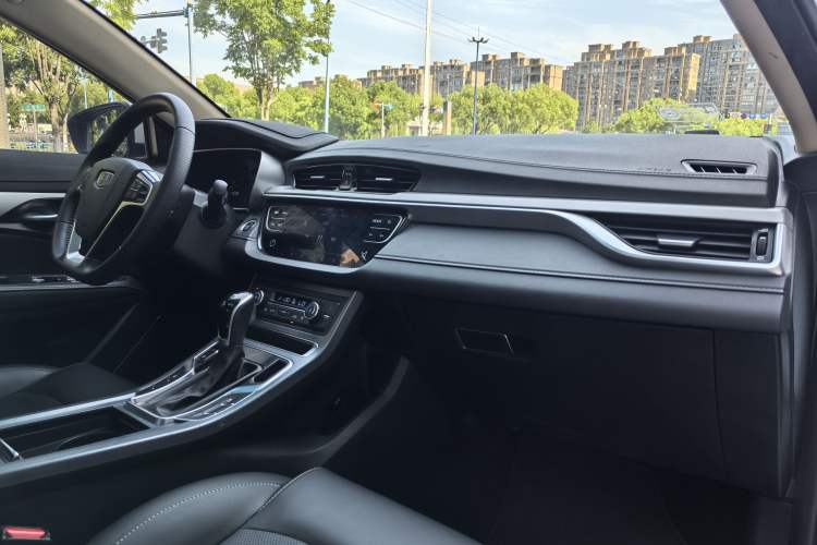 Used Geely Auto Emgrand 2018 1.5L CVT Upward Connect Edition Interior 8