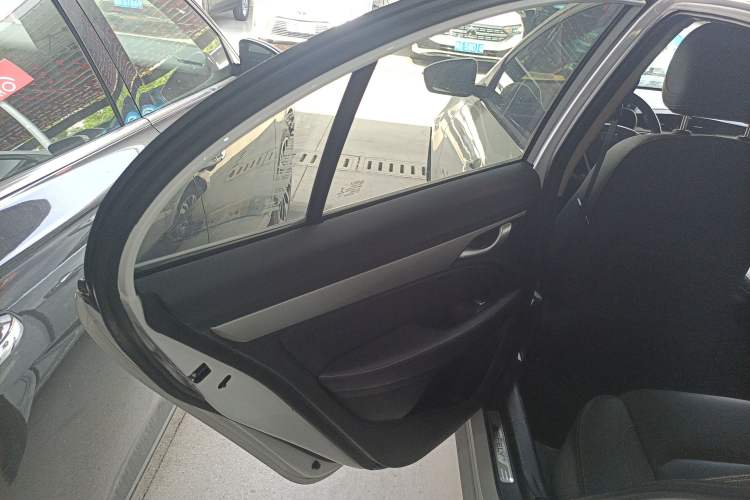 Used Geely Auto Emgrand 2018 1.5L CVT Upward Connect Edition Interior 8