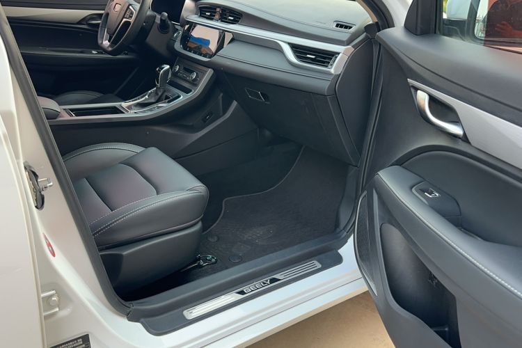 Used Geely Auto Emgrand 2018 1.5L CVT Upward Connect Edition Interior 8