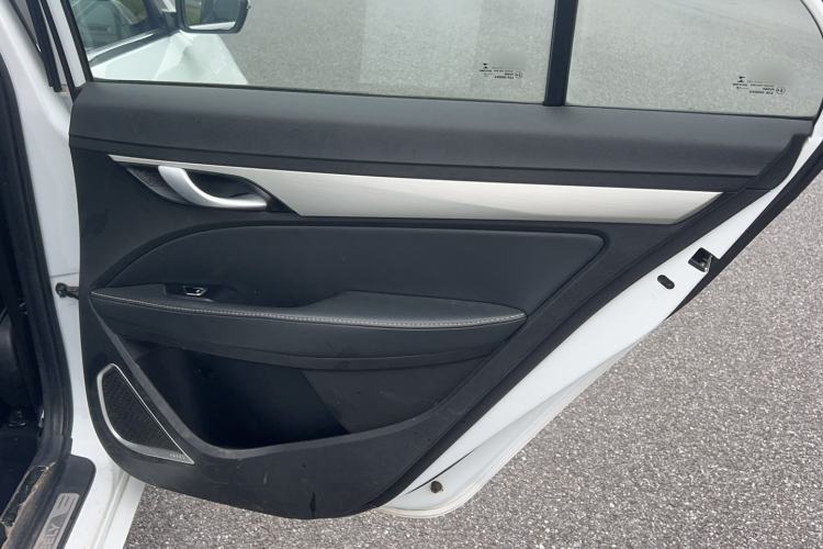 Used Geely Auto Emgrand 2018 1.5L CVT Upward Connect Edition Interior 9