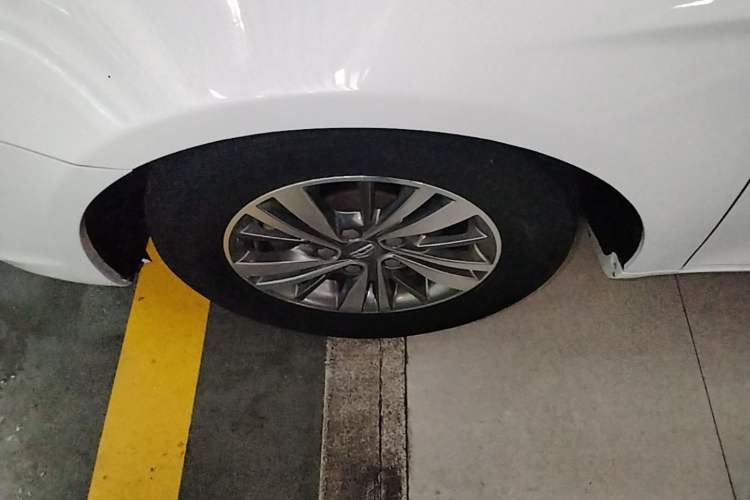 Used Geely Auto Emgrand 2018 1.5L CVT Luxury Model Left Front Wheel Hub