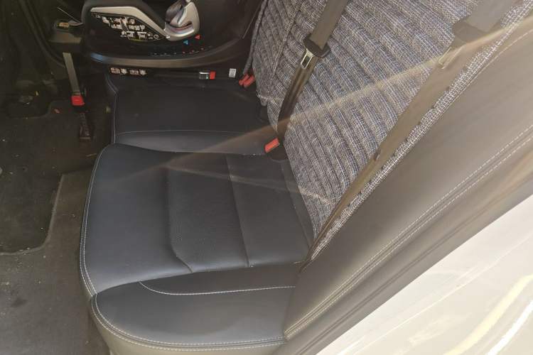 Used Geely Auto Emgrand 2018 1.5L CVT Upward Connect Edition Left Rear Seat