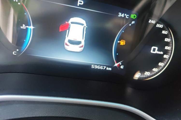 Used Geely Auto Emgrand 2018 1.5L CVT Upward Connect Edition Odometer Close Up