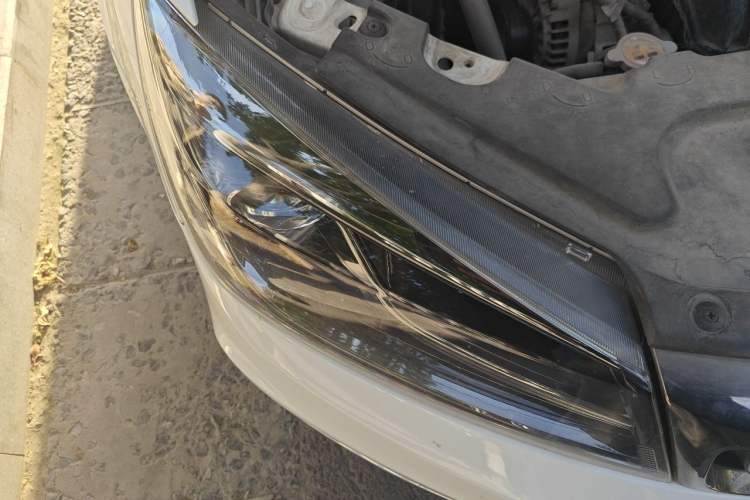 Used Geely Auto Emgrand 2018 1.5L CVT Upward Connect Edition Right Front Headlight