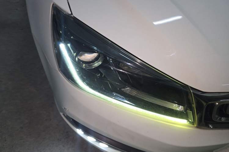 Used Geely Auto Emgrand 2018 1.5L Manual Upward Connect Edition Right Front Headlight