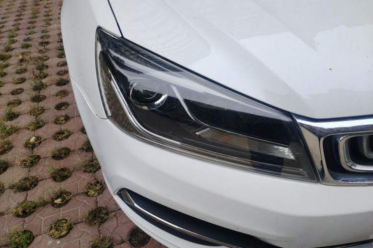 Used Geely Auto Emgrand 2018 1.5L CVT Upward Connect Edition Right Front Headlight