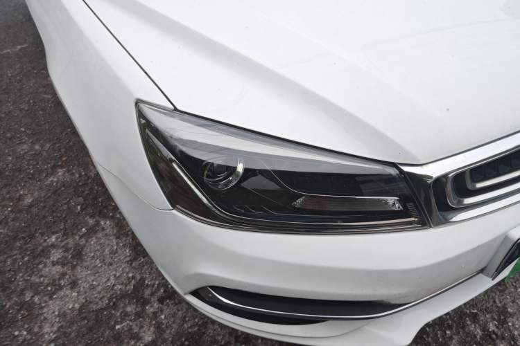 Used Geely Auto Emgrand 2018 1.5L Manual Upward Connect Edition Right Front Headlight