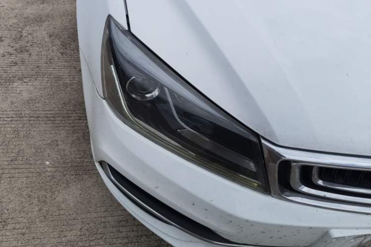 Used Geely Auto Emgrand 2018 1.5L Manual Upward Connect Edition Right Front Headlight