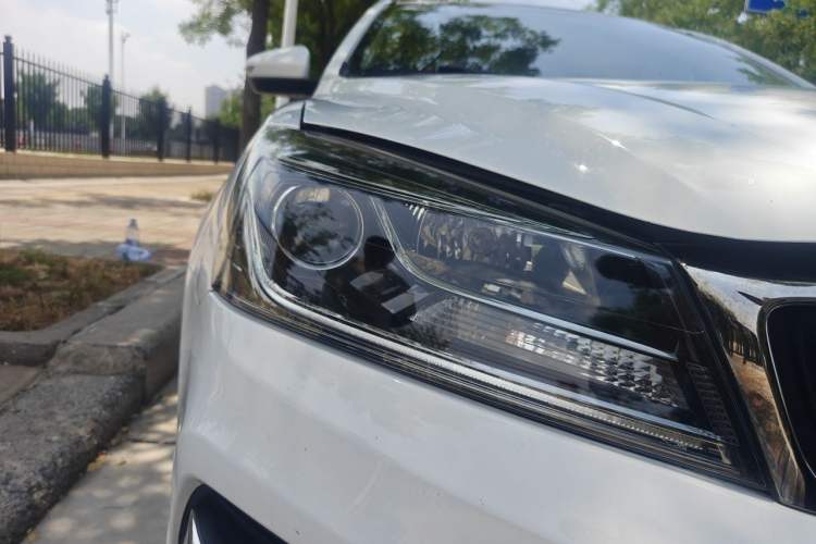 Used Geely Auto Emgrand 2018 1.5L CVT Upward Connect Edition Right Front Headlight