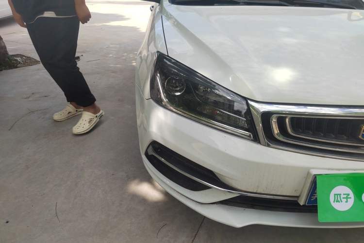 Used Geely Auto Emgrand 2018 1.5L Manual Upward Connect Edition Right Front Headlight