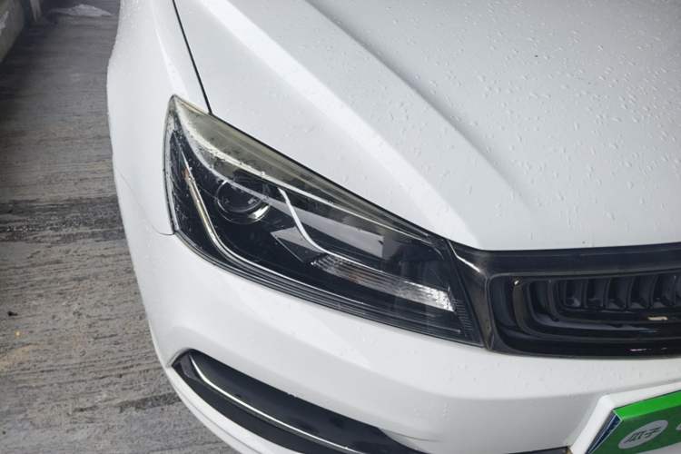 Used Geely Auto Emgrand 2018 1.5L CVT Upward Connect Edition Right Front Headlight