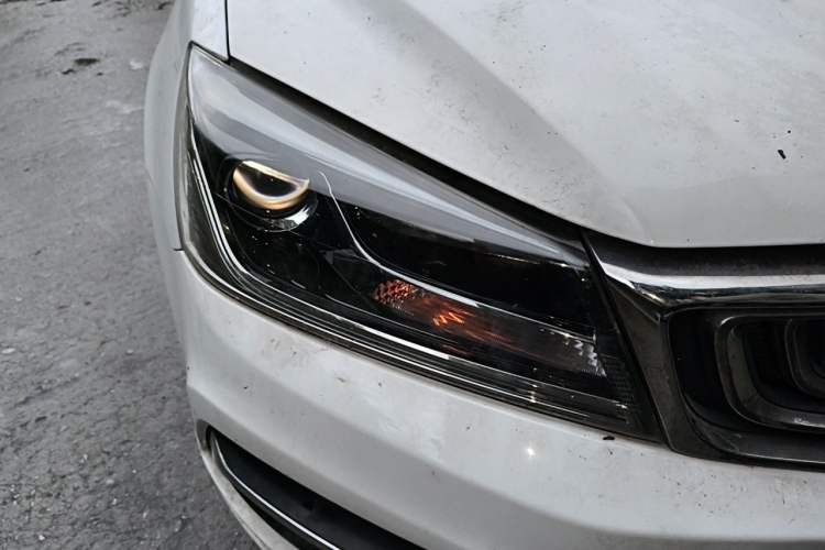 Used Geely Auto Emgrand 2018 1.5L Manual Upward Connect Edition Right Front Headlight