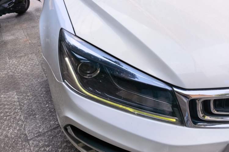 Used Geely Auto Emgrand 2018 1.5L Manual Upward Connect Edition Right Front Headlight