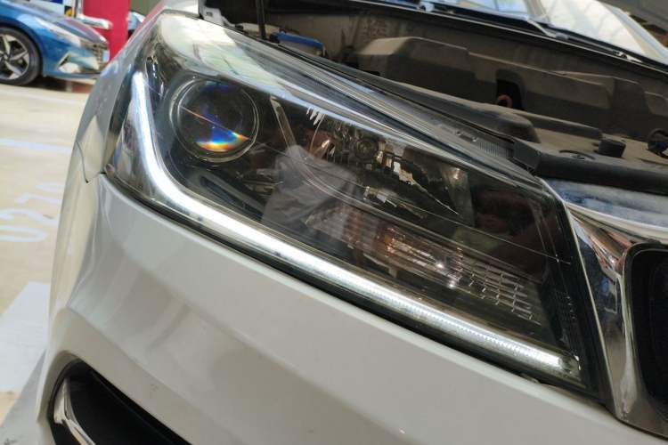 Used Geely Auto Emgrand 2018 1.5L Manual Upward Connect Edition Right Front Headlight