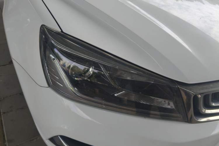 Used Geely Auto Emgrand 2018 1.5L CVT Upward Connect Edition Right Front Headlight