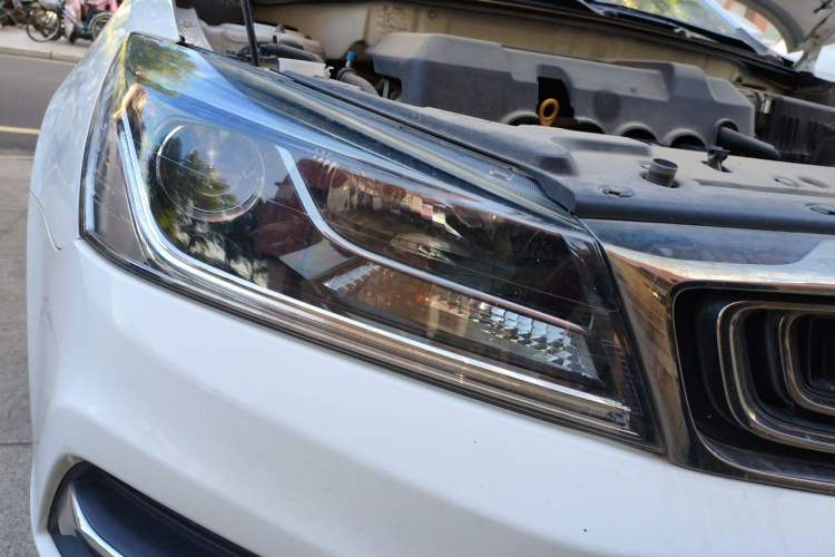 Used Geely Auto Emgrand 2018 1.5L Manual Upward Connect Edition Right Front Headlight