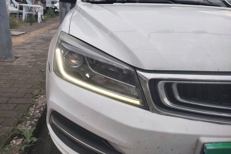 Used Geely Auto Emgrand 2018 1.5L CVT Upward Connect Edition Right Front Headlight