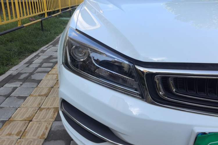 Used Geely Auto Emgrand 2018 1.5L Manual Upward Connect Edition Right Front Headlight