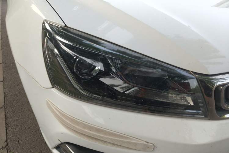Used Geely Auto Emgrand 2018 1.5L CVT Upward Connect Edition Right Front Headlight