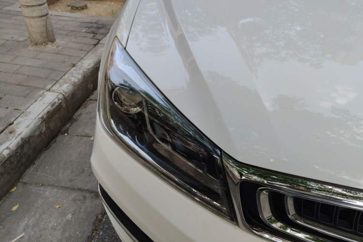Used Geely Auto Emgrand 2018 1.5L CVT Upward Connect Edition Right Front Headlight