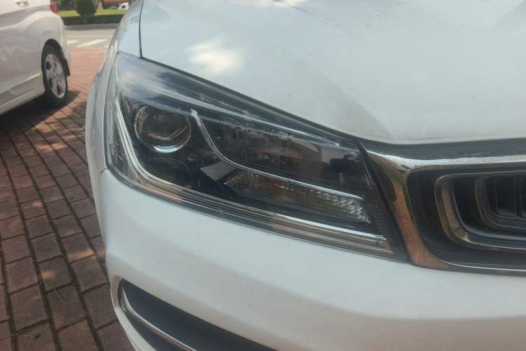 Used Geely Auto Emgrand 2018 1.5L Manual Upward Connect Edition Right Front Headlight