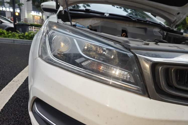 Used Geely Auto Emgrand 2018 1.5L CVT Upward Connect Edition Right Front Headlight