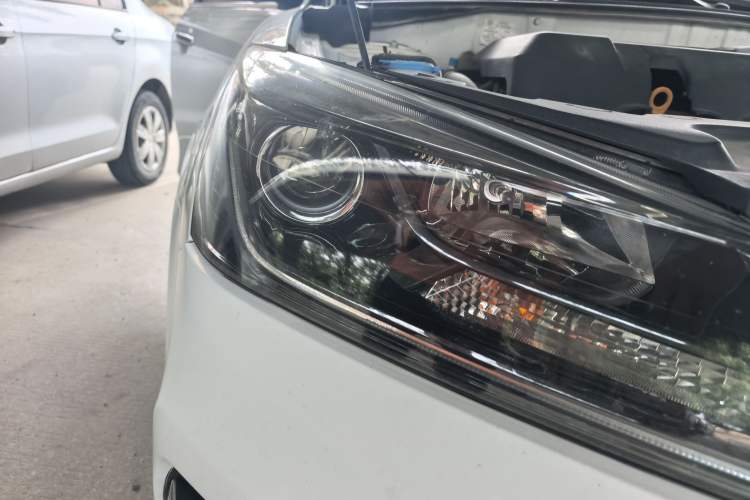 Used Geely Auto Emgrand 2018 1.5L CVT Upward Connect Edition Right Front Headlight