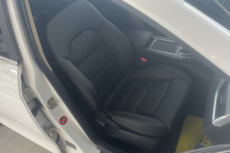 Used Geely Auto Emgrand 2018 1.5L CVT Upward Connect Edition Right Front Seat