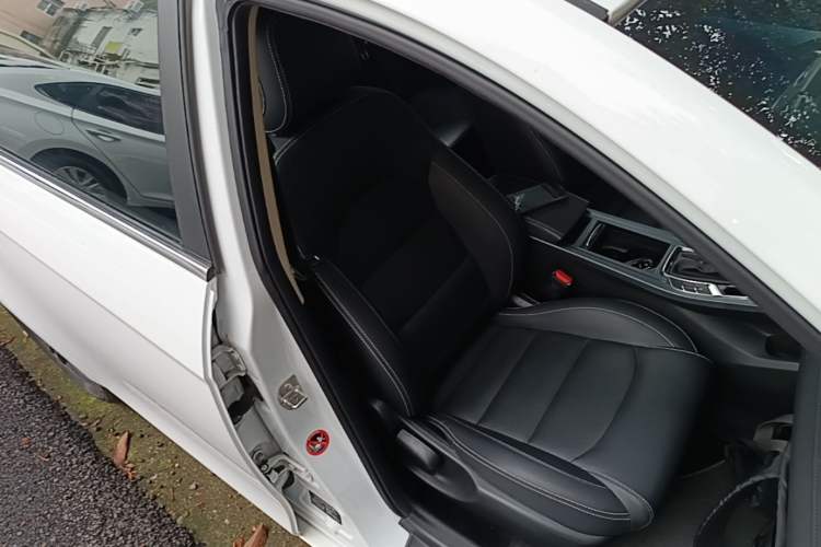 Used Geely Auto Emgrand 2018 1.5L CVT Upward Connect Edition Right Front Seat