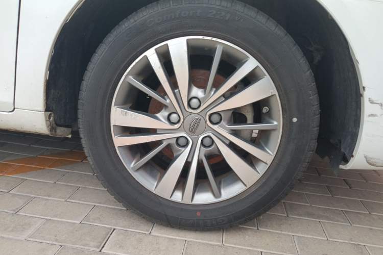 Used Geely Auto Emgrand 2018 1.5L Manual Upward Connect Edition Right Front Wheel Hub