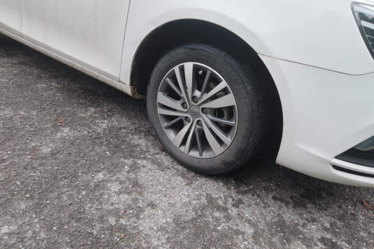 Used Geely Auto Emgrand 2018 1.5L Manual Upward Connect Edition Right Front Wheel Hub