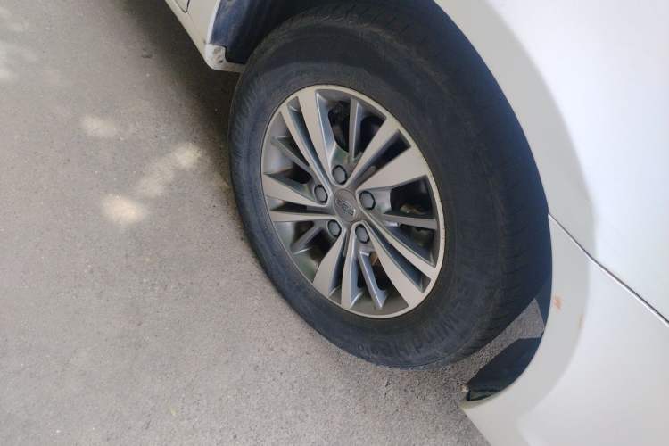Used Geely Auto Emgrand 2018 1.5L Manual Fashion Model Right Front Wheel Hub